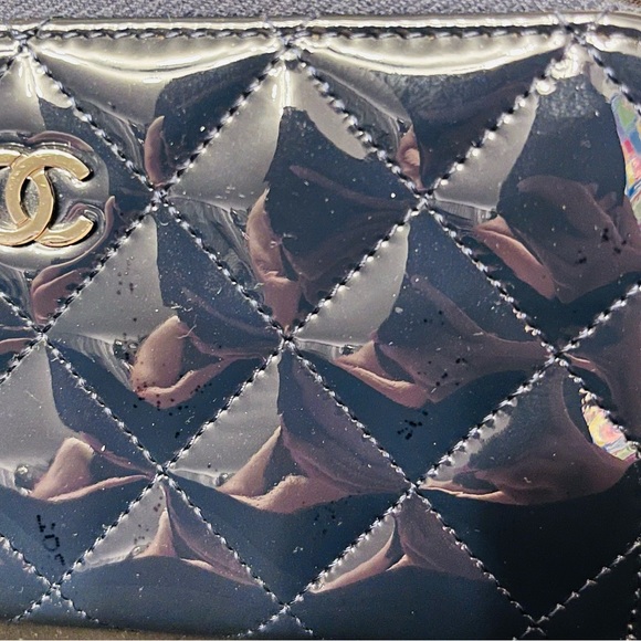 CHANEL SMALL NAVY BLUE PATENT LEATHER ZIP AROUND WALLET - Picture 5 of 15